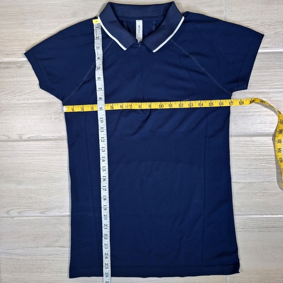 Athleta Women's Navy Blue Momentum Seamless Lightweight Polo Tee - Size Medium - Picture 4 of 7